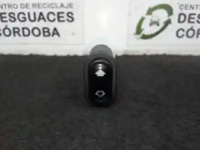 Peça sobressalente para automóvel em segunda mão botão / interruptor elevador vidro traseiro esquerdo por mahindra bolero pick-up 2.5 td 4wd referências oem iam 