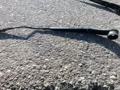 Peça sobressalente para automóvel em segunda mão haste de escova dianteiro esquerdo por ford transit connect 1.6 tdci cat referências oem iam 