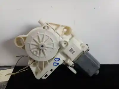 Peça sobressalente para automóvel em segunda mão MOTOR ELEVADOR VIDRO DIANTEIRO DIREITO por FORD FOCUS BERLINA (CAP)  Referências OEM IAM 0130822216 - 4M5T14553 - 995209101  