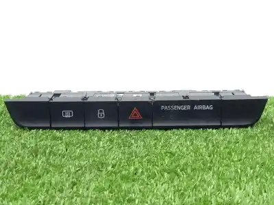 Second-hand car spare part hazard warning lights for skoda fabia combi 1.4 tdi dpf oem iam references 6v0927132a