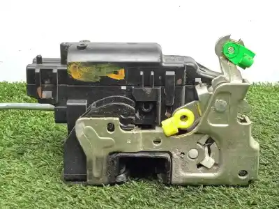 Second-hand car spare part front right door lock for iveco daily ka 3.0 diesel cat oem iam references 5801352922  