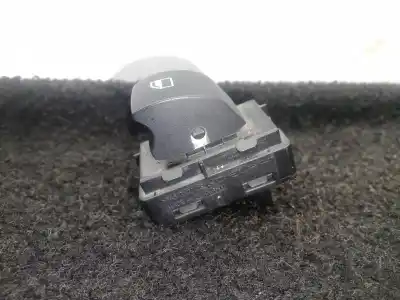 Peça sobressalente para automóvel em segunda mão botão / interruptor elevador vidro traseiro direito por bmw serie 1 berlina (e81/e87) 2.0 16v referências oem iam 15939900 - 6945874