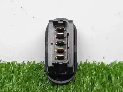 Second-hand car spare part right front power window switch for dacia duster 1.6 16v cat oem iam references   