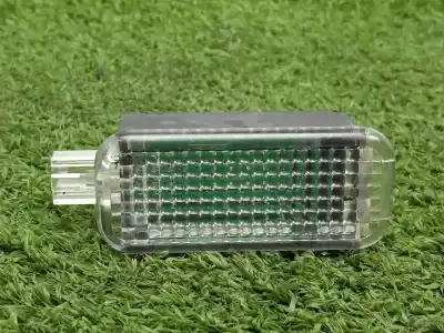 Peça sobressalente para automóvel em segunda mão luz interior por audi a3 sedán (8vs) 2.0 16v tdi referências oem iam 8j0947409b