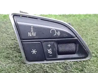 Peça sobressalente para automóvel em segunda mão comandos do volante por audi a3 sedán (8vs) 2.0 16v tdi referências oem iam 8u0951523a - 901208940003