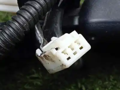 Peça sobressalente para automóvel em segunda mão chicote / encaixe cinto segurança dianteiro direito por toyota auris (_e15_) 1.4 d-4d (nde150_) referências oem iam 7323002550c0  