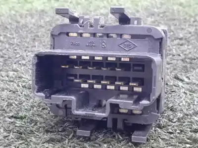 Pezzo di ricambio per auto di seconda mano interruttore alzacristalli anteriore sinistro per renault clio ii fase ii (b/cb0) 1.5 dci diesel 65 cv / 48 kw riferimenti oem iam   