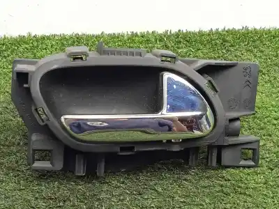 Peça sobressalente para automóvel em segunda mão puxador interior traseiro direito por peugeot 5008 2.0 16v hdi fap referências oem iam 9683446577 - 9683446077
