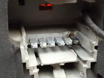 Pezzo di ricambio per auto di seconda mano lampada posteriore sinistra per renault clio ii fase ii (b/cb0) 1.5 dci diesel 65 cv / 48 kw riferimenti oem iam  01-05 