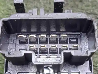 Second-hand car spare part left front power window switch for renault clio ii fase ii (b/cb0) 1.2 oem iam references 060045c  