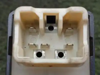 Pezzo di ricambio per auto di seconda mano interruttore alzacristalli anteriore destro per daewoo matiz 0.8 cat riferimenti oem iam 621w04270  