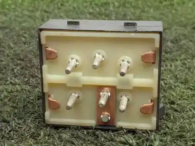 Peça sobressalente para automóvel em segunda mão botão / interruptor elevador vidro dianteiro esquerdo por chrysler neon (pl) 2.0 16v referências oem iam 56006897  