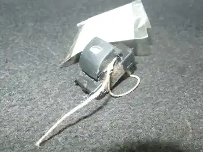 Recambio de automóvil de segunda mano de MANDO ELEVALUNAS TRASERO DERECHO para CITROEN C4 BERLINA  referencias OEM IAM   