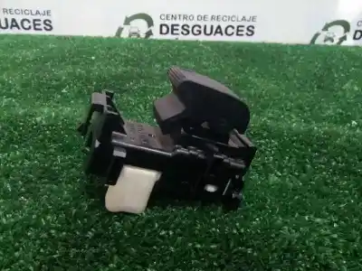 Pezzo di ricambio per auto di seconda mano comandi alzacristalli posteriore sinistro per toyota auris 1.3 16v cat riferimenti oem iam 8292v95