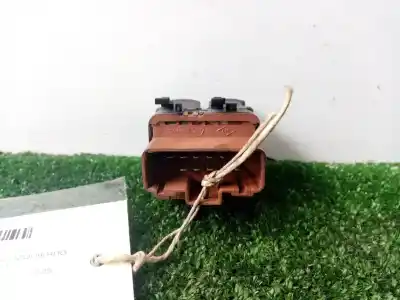 Pezzo di ricambio per auto di seconda mano interruttore alzacristalli anteriore sinistro per renault clio iii 1.5 dci diesel cat riferimenti oem iam   