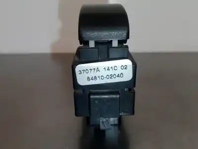 Peça sobressalente para automóvel em segunda mão botão / interruptor elevador vidro traseiro esquerdo por toyota corolla (e12) 1.4 16v cat referências oem iam 37077a - 37077a141c02  