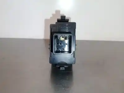 Peça sobressalente para automóvel em segunda mão botão / interruptor elevador vidro traseiro esquerdo por toyota corolla (e12) 1.4 16v cat referências oem iam 37077a - 37077a141c02  