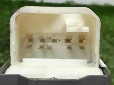 Peça sobressalente para automóvel em segunda mão botão / interruptor elevador vidro dianteiro esquerdo por toyota yaris (ksp9/scp9/nlp9) 1.4 turbodiesel cat referências oem iam 192832 - 8324a62  