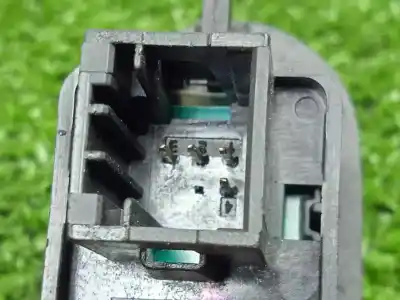 Peça sobressalente para automóvel em segunda mão botão / interruptor elevador vidro dianteiro direito por peugeot 1007 1.4 hdi referências oem iam   