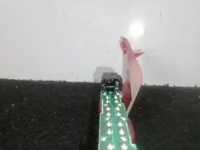 Peça sobressalente para automóvel em segunda mão farolim de travão central por bmw 1 (e81) 118 d referências oem iam 2da00895700 - 63256924673  