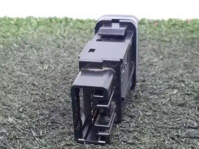 Second-hand car spare part switch for toyota hilux vii pick-up (_n1_, _n2_, _n3_) 2.5 d-4d (kun15, kun35) oem iam references 153982   Second-hand car spare part switch for toyota hilux vii pick-up (_n1_, _n2_, _n3_) 2.5 d-4d (kun15, kun35) oem iam references 153982