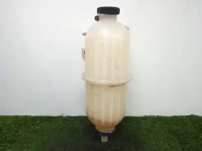 Second-hand car spare part coolant expansion tank for toyota hilux vii pick-up (_n1_, _n2_, _n3_) 2.5 d-4d (kun15, kun35) oem iam references 13256 Second-hand car spare part coolant expansion tank for toyota hilux vii pick-up (_n1_, _n2_, _n3_) 2.5 d-4d (kun15, kun35) oem iam references 13256