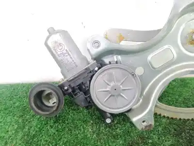 Second-hand car spare part passenger side right window regulator for toyota hilux vii pick-up (_n1_, _n2_, _n3_) 2.5 d-4d (kun15, kun35) oem iam references 698100k041 - 692n   Second-hand car spare part passenger side right window regulator for toyota hilux vii pick-up (_n1_, _n2_, _n3_) 2.5 d-4d (kun15, kun35) oem iam references 698100k041 - 692n