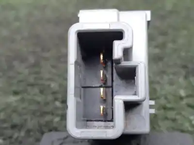 Second-hand car spare part switch for toyota hilux vii pick-up (_n1_, _n2_, _n3_) 2.5 d-4d (kun15, kun35) oem iam references 153981 - 9811648   Second-hand car spare part switch for toyota hilux vii pick-up (_n1_, _n2_, _n3_) 2.5 d-4d (kun15, kun35) oem iam references 153981 - 9811648