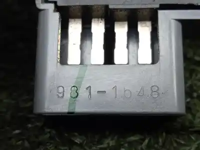 Second-hand car spare part switch for toyota hilux vii pick-up (_n1_, _n2_, _n3_) 2.5 d-4d (kun15, kun35) oem iam references 153981 - 9811648   Second-hand car spare part switch for toyota hilux vii pick-up (_n1_, _n2_, _n3_) 2.5 d-4d (kun15, kun35) oem iam references 153981 - 9811648