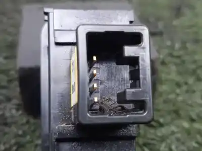 Second-hand car spare part switch for toyota hilux vii pick-up (_n1_, _n2_, _n3_) 2.5 d-4d (kun15, kun35) oem iam references 134166 - 2271b48b   Second-hand car spare part switch for toyota hilux vii pick-up (_n1_, _n2_, _n3_) 2.5 d-4d (kun15, kun35) oem iam references 134166 - 2271b48b