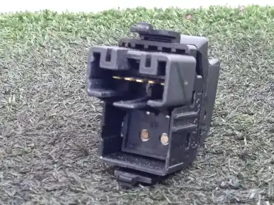 Second-hand car spare part right front power window switch for toyota hilux vii pick-up (_n1_, _n2_, _n3_) 2.5 d-4d (kun15, kun35) oem iam references 7982u48   Second-hand car spare part right front power window switch for toyota hilux vii pick-up (_n1_, _n2_, _n3_) 2.5 d-4d (kun15, kun35) oem iam references 7982u48