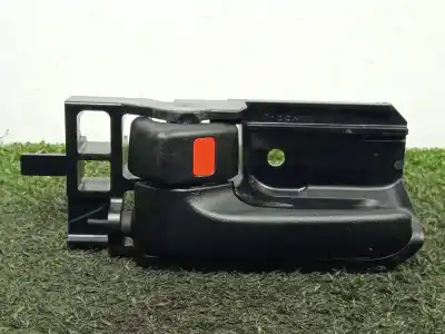 Second-hand car spare part interior left rear handle for toyota hilux vii pick-up (_n1_, _n2_, _n3_) 2.5 d-4d (kun15, kun35) oem iam references  Second-hand car spare part interior left rear handle for toyota hilux vii pick-up (_n1_, _n2_, _n3_) 2.5 d-4d (kun15, kun35) oem iam references