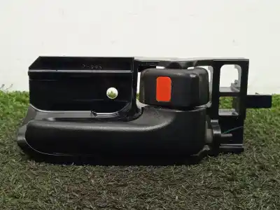 Second-hand car spare part interior right rear handle for toyota hilux vii pick-up (_n1_, _n2_, _n3_) 2.5 d-4d (kun15, kun35) oem iam references  Second-hand car spare part interior right rear handle for toyota hilux vii pick-up (_n1_, _n2_, _n3_) 2.5 d-4d (kun15, kun35) oem iam references