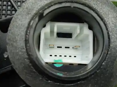 Second-hand car spare part front right door lock for toyota hilux vii pick-up (_n1_, _n2_, _n3_) 2.5 d-4d (kun15, kun35) oem iam references    Second-hand car spare part front right door lock for toyota hilux vii pick-up (_n1_, _n2_, _n3_) 2.5 d-4d (kun15, kun35) oem iam references