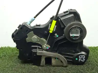 Second-hand car spare part front right door lock for toyota hilux vii pick-up (_n1_, _n2_, _n3_) 2.5 d-4d (kun15, kun35) oem iam references    Second-hand car spare part front right door lock for toyota hilux vii pick-up (_n1_, _n2_, _n3_) 2.5 d-4d (kun15, kun35) oem iam references