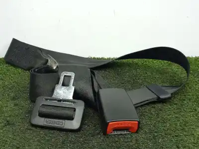 Second-hand car spare part central rear seat belt for toyota hilux vii pick-up (_n1_, _n2_, _n3_) 2.5 d-4d (kun15, kun35) oem iam references  Second-hand car spare part central rear seat belt for toyota hilux vii pick-up (_n1_, _n2_, _n3_) 2.5 d-4d (kun15, kun35) oem iam references