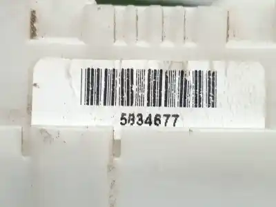 Second-hand car spare part fuse box unit for toyota hilux vii pick-up (_n1_, _n2_, _n3_) 2.5 d-4d (kun15, kun35) oem iam references 5834677 - 827300k060   Second-hand car spare part fuse box unit for toyota hilux vii pick-up (_n1_, _n2_, _n3_) 2.5 d-4d (kun15, kun35) oem iam references 5834677 - 827300k060