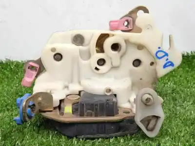 Peça sobressalente para automóvel em segunda mão FECHADURA DA PORTA DIANTEIRA DIREITA por NISSAN CABSTAR - E 3.0 TD 110 Referências OEM IAM   
