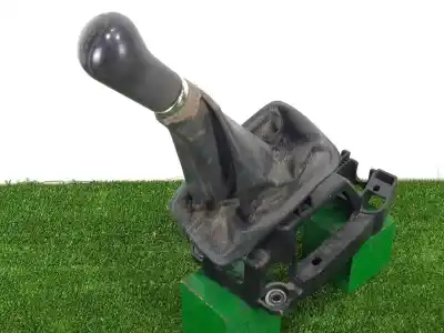 Pièce détachée automobile d'occasion POMMEAU DE LEVIER DE VITESSES pour TOYOTA COROLLA (_E12_) 1.4 VVT-i (ZZE120_) Références OEM IAM   