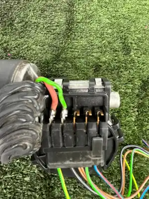 Second-hand car spare part front windshield wiper motor for audi a4 b5 (8d2) 1.8 oem iam references  6.cables  Second-hand car spare part front windshield wiper motor for audi a4 b5 (8d2) 1.8 oem iam references  6.cables