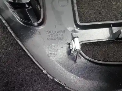 Pezzo di ricambio per auto di seconda mano modanatura anteriore per opel corsa d (s07) 1.4 (l08 l68) riferimenti oem iam 13476121 - 39050126 - 39050456   Pezzo di ricambio per auto di seconda mano modanatura anteriore per opel corsa d (s07) 1.4 (l08 l68) riferimenti oem iam 13476121 - 39050126 - 39050456