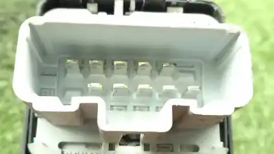 Second-hand car spare part left front power window switch for renault scénic ii (jm0/1_) 1.9 dci (jm0g, jm12, jm1g, jm2c) oem iam references 156018070  