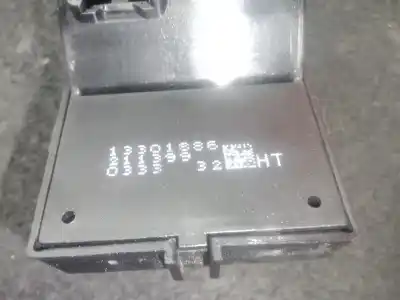 Pezzo di ricambio per auto di seconda mano interruttore alzacristalli anteriore destro per opel insignia a (g09) 2.0 cdti (68) riferimenti oem iam 13301886  