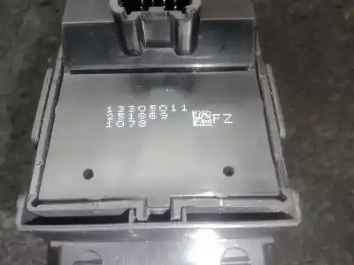 Pièce détachée automobile d'occasion commande de lève vitre avant gauche pour opel insignia a (g09) 2.0 cdti (68) références oem iam 13305011  