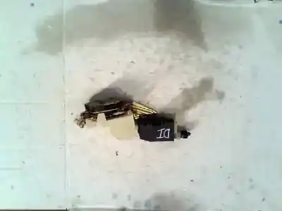 Peça sobressalente para automóvel em segunda mão fechadura da porta dianteira esquerda por opel corsa a 1.2 referências oem iam 