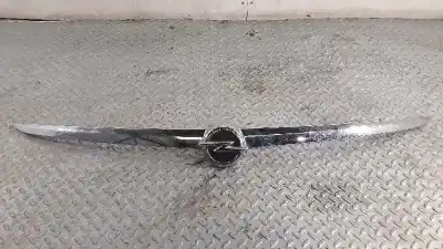 Peça sobressalente para automóvel em segunda mão GRELHA FRONTAL por OPEL INSIGNIA BERLINA  Referências OEM IAM 13268730  