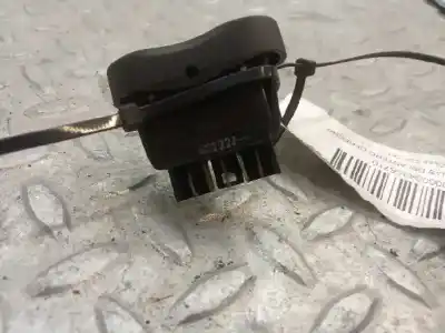 Second-hand car spare part right front power window switch for dacia duster 1.5 dci diesel fap cat oem iam references 8200602227  