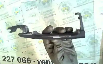 Second-hand car spare part exterior right front door handle for citroen c3 1.4 oem iam references   