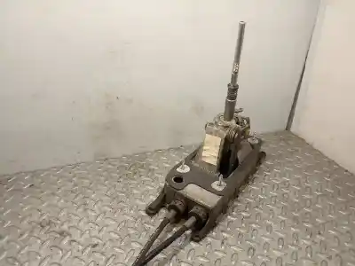 Автозапчасти б/у РЫЧАГ ПЕРЕКЛЮЧЕНИЯ ПЕРЕДАЧ за VOLKSWAGEN GOLF PLUS (5M1)  ссылки OEM IAM 1K0711112B  