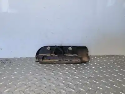 Peça sobressalente para automóvel em segunda mão farolim de travão central por opel combo cargo referências oem iam 